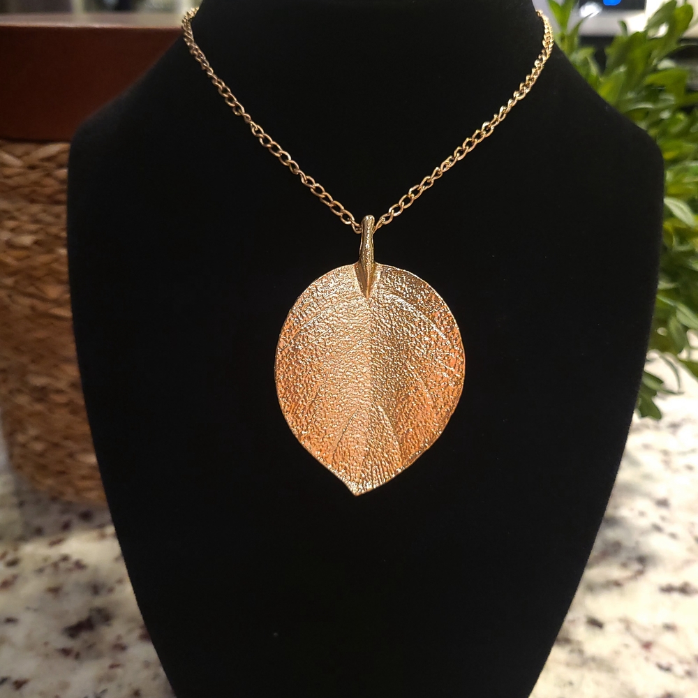 Gold Leaf Pendant Necklace